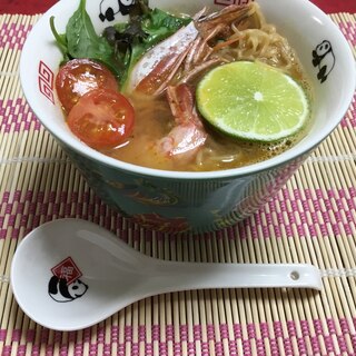 カルディの器でエスニックな味のベトナムラーメン